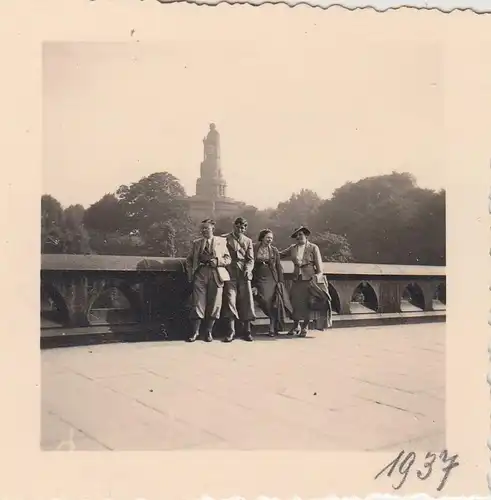 (F4129) Orig. Foto Hamburg, Seewartenstraße, Personen a. Brücke, 1937