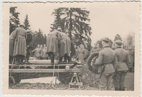 (F4051) Orig. Foto Beerdigung eines deutschen Soldaten, Frankreich 1939-40