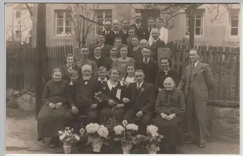 (F3819) Orig. Foto Hochzeitsgäste vor dem Wohnhaus, Silberhochzeit 1937