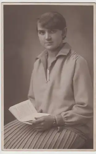 (F3676) Orig. Foto Kabinettfoto, junge Frau, Fotograf Glauchau, 1920er