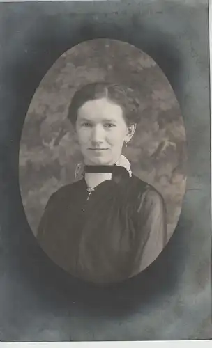 (F3650) Orig. Foto junge Frau, Porträt im Oval, vor 1920