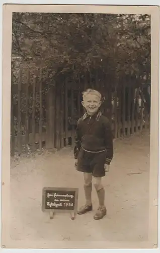 (F3635) Orig. Foto Junge m. kleiner Kreidetafel "Meie Schulzeit 1936"