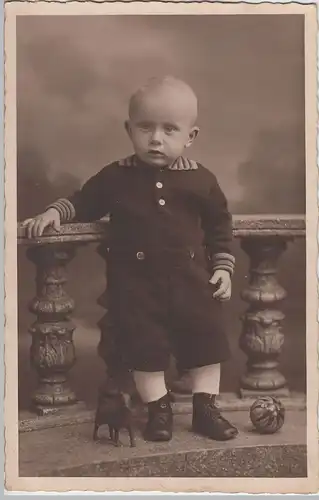 (F3619) Orig. Foto Kabinettfoto, kleiner Junge am Geländer, Glauchau 1920er