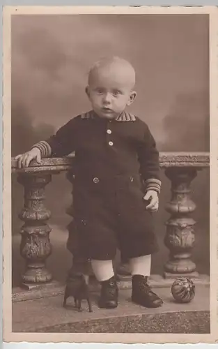 (F3618) Orig. Foto Kabinettfoto, kleiner Junge am Geländer, Glauchau 1920er