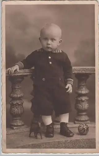 (F3617) Orig. Foto Kabinettfoto, kleiner Junge am Geländer, Glauchau 1920er