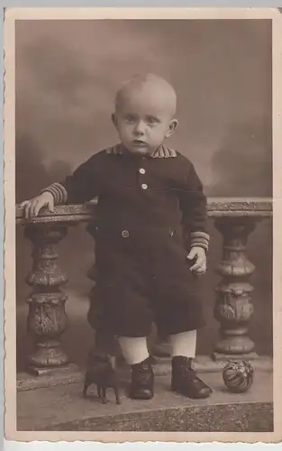 (F3616) Orig. Foto Kabinettfoto, kleiner Junge am Geländer, Glauchau 1920er
