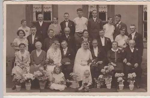 (F3574) Orig. Foto Hochzeit, Gruppenfoto vor Gebäude, um 1920