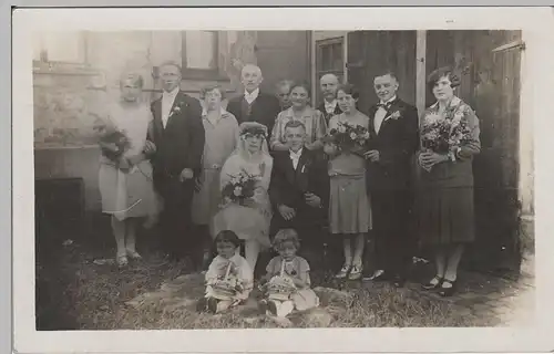 (F3572) Orig. Foto Hochzeit, Gruppenfoto vor Gebäude, um 1920