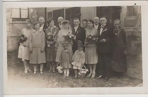 (F3571) Orig. Foto Hochzeit, Gruppenfoto vor Gebäude, um 1920