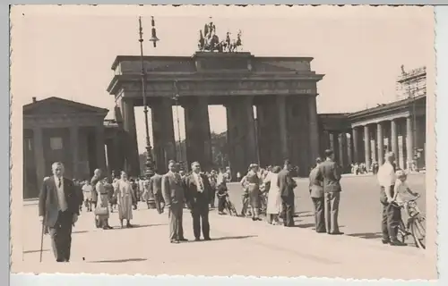 (F3566) Orig. Foto viele Personen vor dem Brandenburger Tor, Berlin, vor 1945