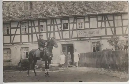 (F3565) Orig. Foto Mann a. Pferd vor Restaurant Willy Pröhl, Glauchau v. 1945