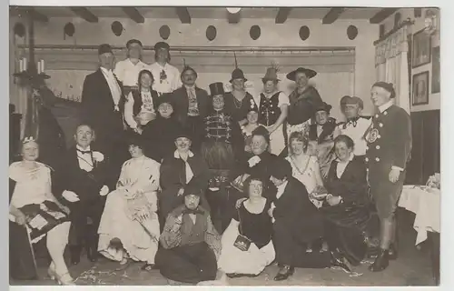 (F3558) Orig. Foto Fasching, Karneval, Personen im Kostüm i. Lokal vor 1945