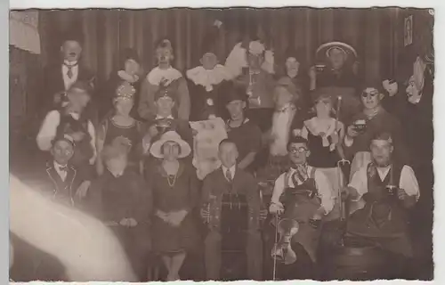 (F3555) Orig. Foto Fasching, Karneval, Personen im Kostüm i. Raum, vor 1945