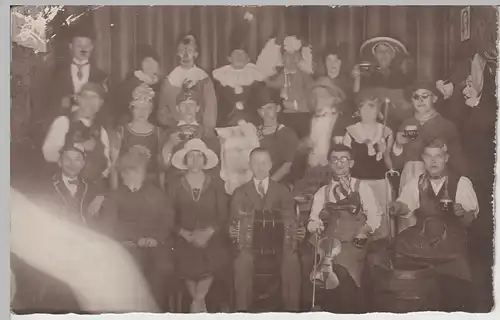 (F3554) Orig. Foto Fasching, Karneval, Personen im Kostüm i. Raum, vor 1945