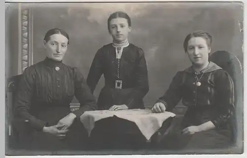 (F3509) Orig. Foto 3 Frauen, Mädchen, Kabinettfoto Mühlhausen um 1920