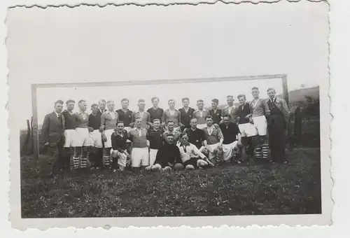 (F3451) Orig. Foto Fußballmannschaft in Eimsen, Pfingsten vor 1945