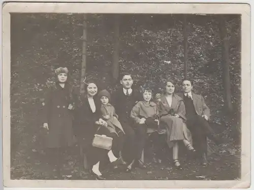 (F3406) Orig. Foto Personen m. Kinder im Wald, vor 1945