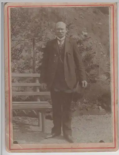 (F3371) Orig. Foto Porträt eines Mannes im Freien, auf Pappe, vor 1920