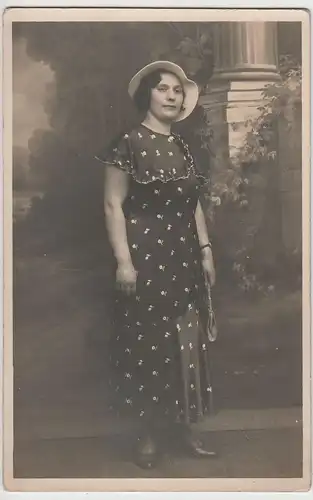(F3360) Orig. Foto Porträt junge Frau m. Kleid u. Hut, Kabinettfoto