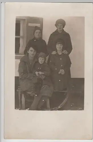 (F3340) Orig. Foto Familie, Erinnerungsfoto auf Schlitten, Weihnachten 1926