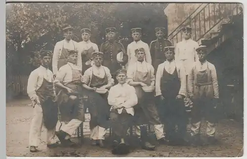 (F3321) Orig. Foto junge Soldaten 1.WK mit Schüsseln u. Krügen 1914-18