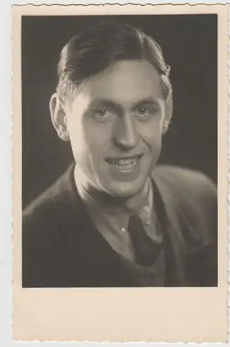 (F3313) Orig. Foto Porträt junger Mann 1947, Fotograf Wiesbaden