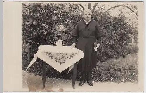 (F3157) Orig. Foto Porträt junge Frau im Freien, Konfirmation vor 1945