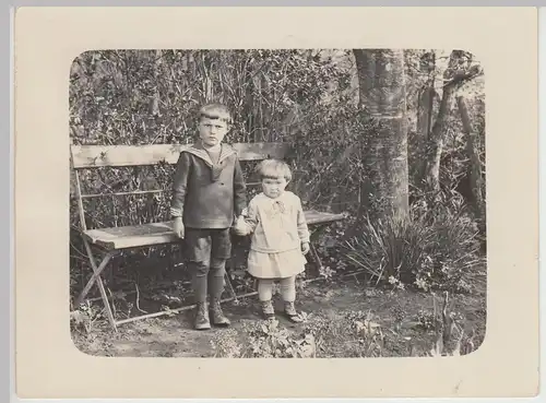 (F30892) Orig. Foto Kinder an einer Bank 1910er