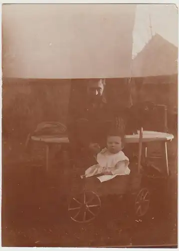 (F30875) Orig. Foto Mann mit Kleinkind im Bollerwagen, Potsdam 1910