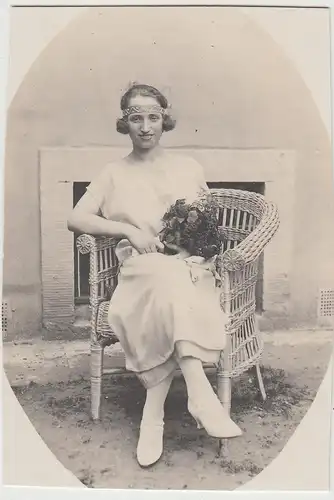 (F30861) Orig. Foto junge Frau Hilde im Korbsessel 1920er