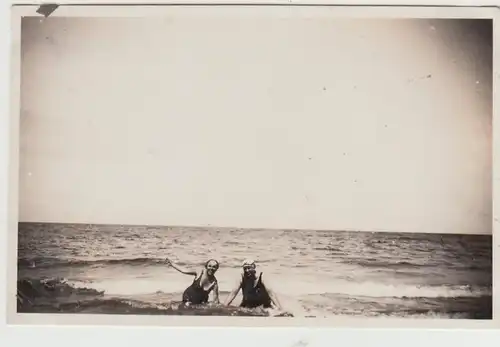 (F30780) Orig. Foto Frauen im Wasser in Warnemünde 1929