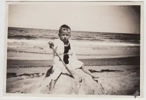 (F30771) Orig. Foto Kind Klaus am Strand, Ostsee 1929