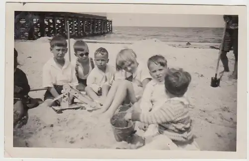 (F30768) Orig. Foto Kinder mit Bagger und Eimer am Strand, Ostsee 1929