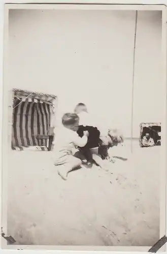 (F30763) Orig. Foto Kinder raufen sich an der Ostsee 1929