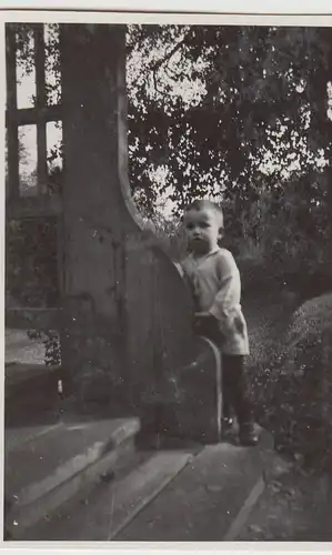 (F30742) Orig. Foto Kind im Freien, vermutl. in Magdeburg 1928