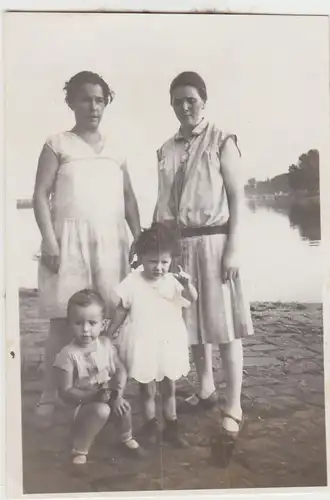 (F30736) Orig. Foto Magdeburg, Personen beim Cracauer Wasserfall 1928