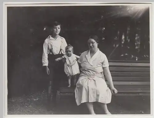 (F30722) Orig. Foto Frau mit Kindern auf Parkbank 1931