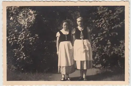 (F30641) Foto Legnica, Liegnitz, Marthaheim-Schlegelstift, Frauen im Garten 1937