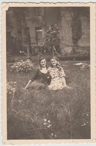 (F30639) Foto Legnica, Liegnitz, Marthaheim-Schlegelstift, Frauen im Garten 1937