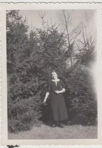 (F30635) Orig. Foto Frau im Freien, aus Marthaheim Liegnitz 1937