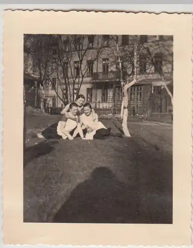 (F30634) Foto Legnica, Liegnitz, Marthaheim-Schlegelstift, Frauen im Garten 1937