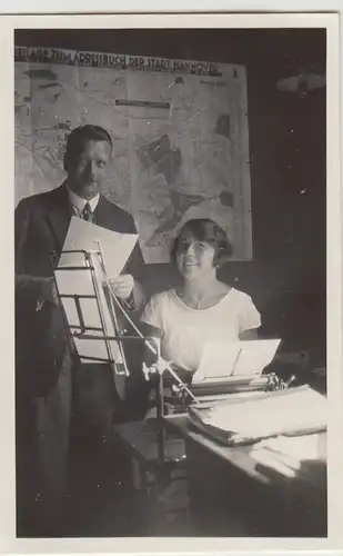 (F30559) Orig. Foto Personen im Büro Verkehrsamt Hannover, Abt.III 1930