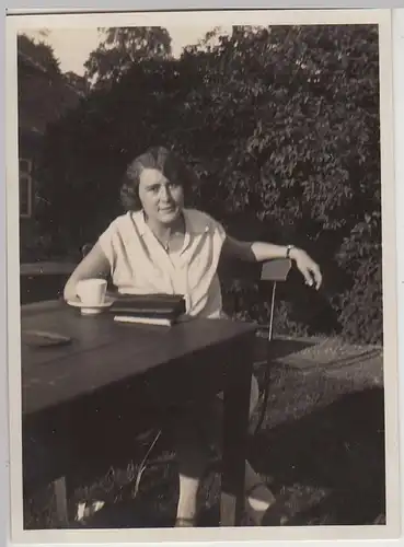 (F30558) Orig. Foto Köllnischfeld, Frau mit Kaffeetasse im Freien 1930