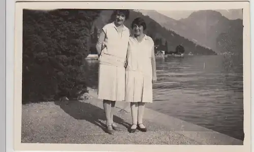 (F30512) Orig. Foto Vierwaldstättersee, Frauen am Ufer 1929