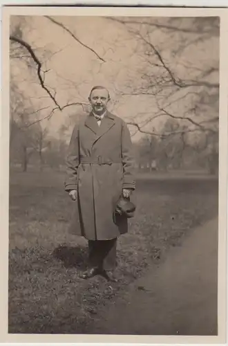 (F30498) Orig. Foto Mann im Freien, 1929