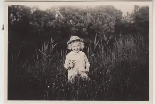 (F30494) Orig. Foto Mädchen Hella mit Blumensträußchen 1929