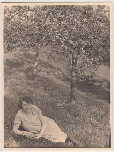 (F30490) Orig. Foto Frau auf Obstwiese in Polle/Weser 1929