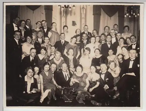 (F30479) Orig. Foto Gruppenbild im Saal zum Stiftungsfest 1926