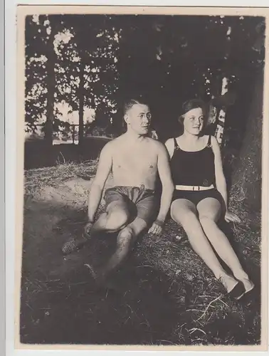 (F30477) Orig. Foto Paar Trudel und Hermann in Badekleidung in Wald 1927
