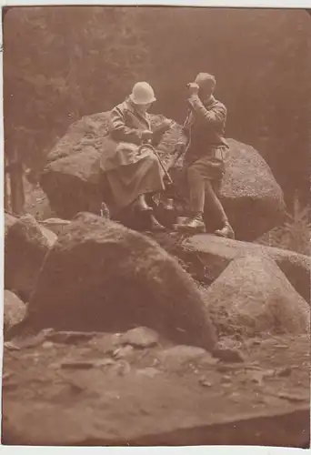 (F30466) Orig. Foto Wanderer, Rast am Felsstein im Harz 1926